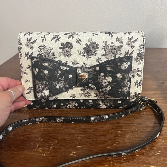 Betsey Johnson Floral Crossbody Wallet Purse with Bow - Picture 1 of 7